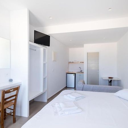 Lorenzo Studios And Suites Paros Naousa  Exterior photo